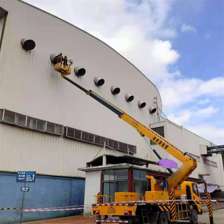 盐山县高空作业车出租服务：专业广告牌安装解决方案