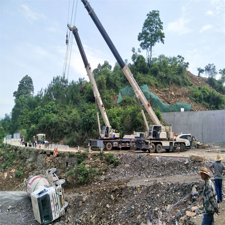 盐山县汽车掉沟里叫吊车救援要多少钱